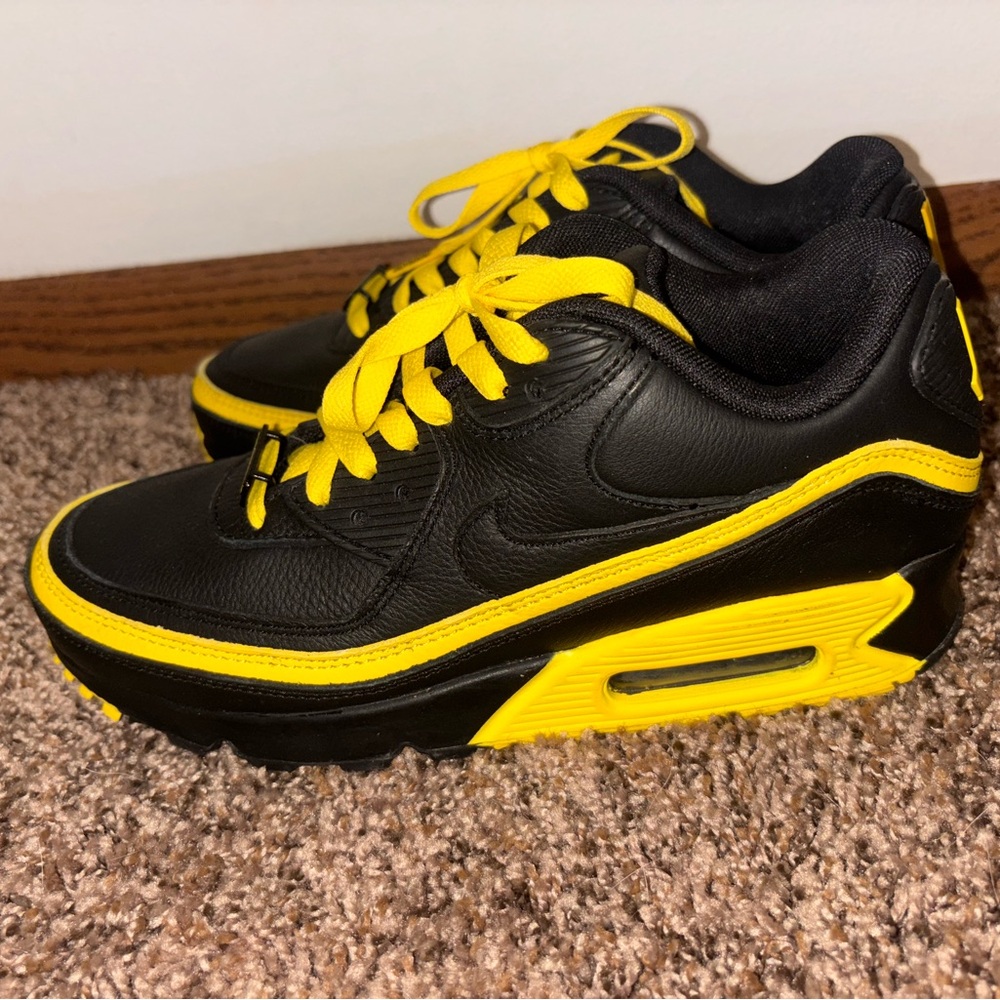 Nike Black and Yellow Air Max 90